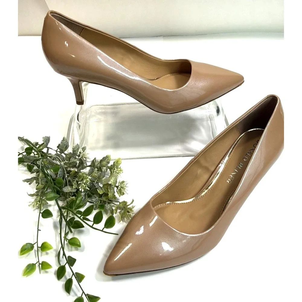 Donald Pliner Tabi Nude Patent Leather Point Toe Kitten Heel Shoes Size 7.5 M